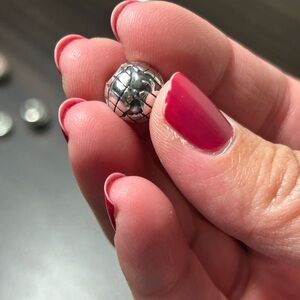 Retired pandora globe clip